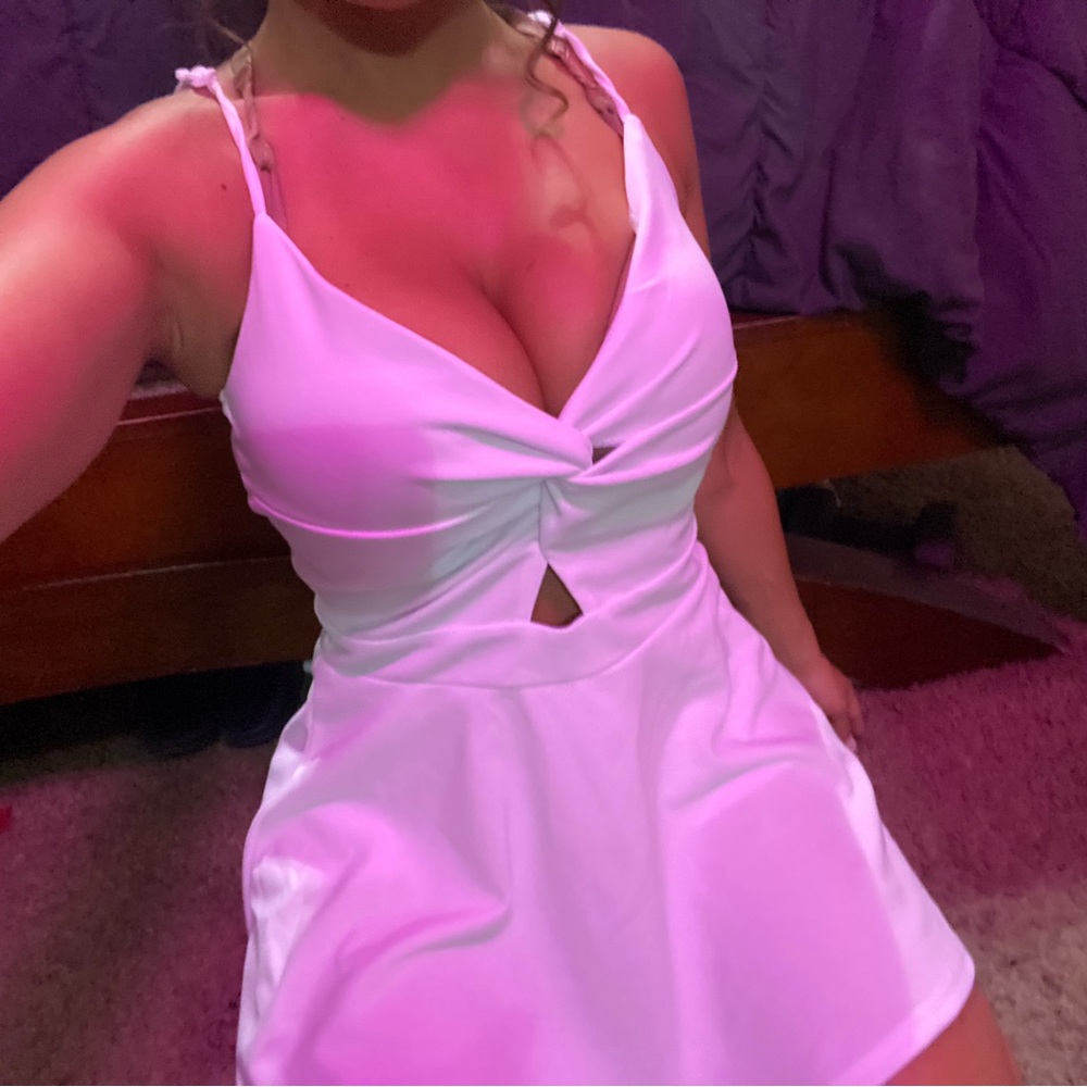 Elegant White Women's Sleepwear
